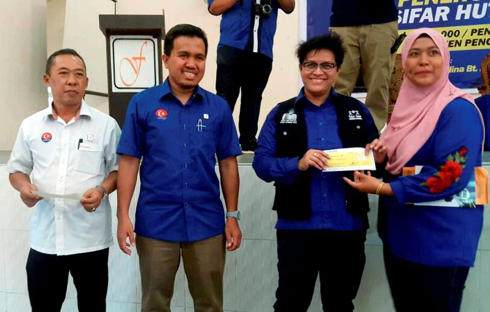 For giving out RM5,000 each to 360 FELDA settlers on behalf of FELDA. In the cheque giving caremony, she was wearing clothes with BN logo and the words "UNDILAH CALON BARISAN NATIONAL".